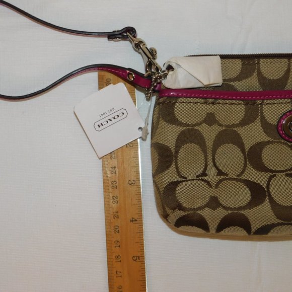Coach Park Signature Style Medium Wristlet NWT - Picture 8 of 9